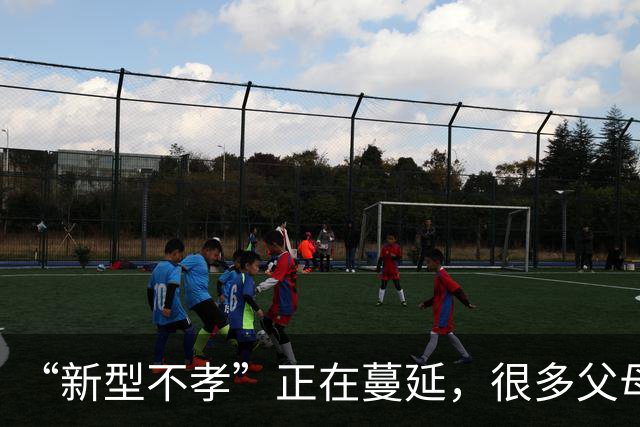 “新型不孝”正在蔓延，很多父母浑然不知，逢人就炫耀子女有出息